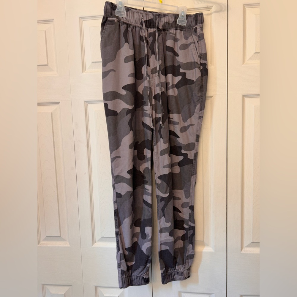 GREY CAMO HOLLISTER PANT